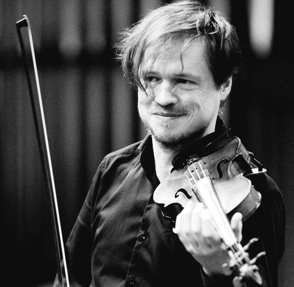 vanclassical's tweet photo. MUSICAL MAGIC: #INTERVIEW WITH NORWEGIAN #VIOLINIST HENNING #KRAGGERUD - ‘A life-enhancing glow in his concerts... bountiful inspiration possibly from a tradition that stresses an almost Renaissance diversity in musical reach’ https://t.co/xfReJEn5Ri @VSOrchestra @naxosrecords https://t.co/2Ay0qGkPMf