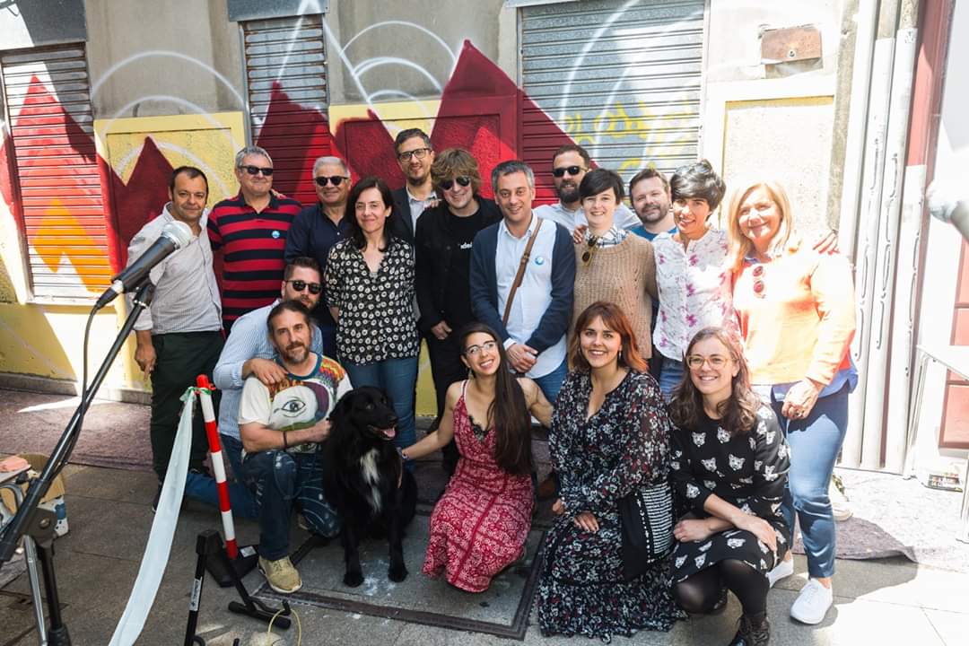 Adriangalego's tweet photo. ☀️🎸🎨 Onte tivemos a oportunidade de vivir un día marabilloso con música en directo, arte na rúa e acompañados de boas amigas.
#ruarte🖌️
#NaCoruñaXulio💙 https://t.co/FQWObNLpcQ