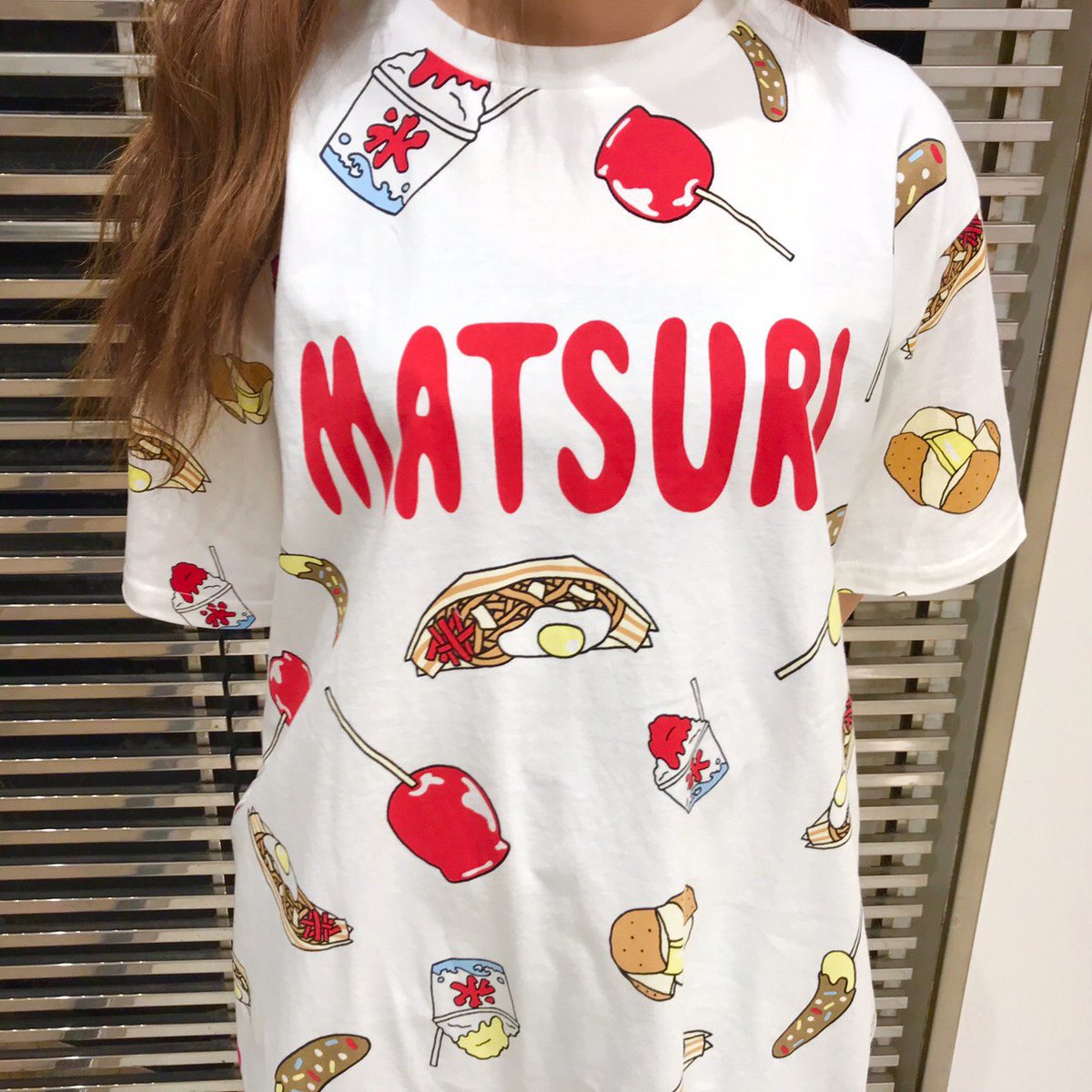 Punyus Press かき氷 チョコバナナ りんご飴などの イラストがプリントされた総柄tシャツ サイズ で ワンピース風の着用も オススメです 祭り総柄tシャツ 3 990 税 着用サイズ T Co T4tgm7ruun Staff ねぎちゃん