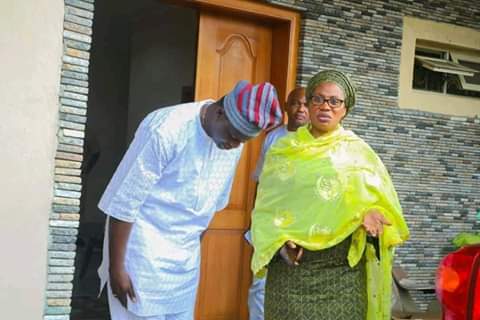 RotimiW15767796's tweet photo. #Osuninfocus

Today, the Deputy Governor State of Osun, Mr Gboyega Alabi payed a courtesy visit to the former Governor of the State of Osun, Ogbeni Abdul Rauf Aregbesola and his wife Mrs Serifat Aregbesola at his Lagos Residence. https://t.co/ageSCH8LRX