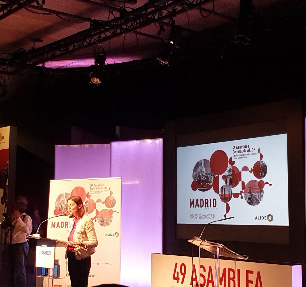 Comienza la Asamblea de <a href="/_ALIDE_/">ALIDE</a> colaboración financiera internacional Europa - América Latina. La ministra <a href="/MarotoReyes/">Reyes Maroto</a> resalta el apoyo a las relaciones multilaterales, el comercio internacional y los vínculos en el esoacio iberoamericano.