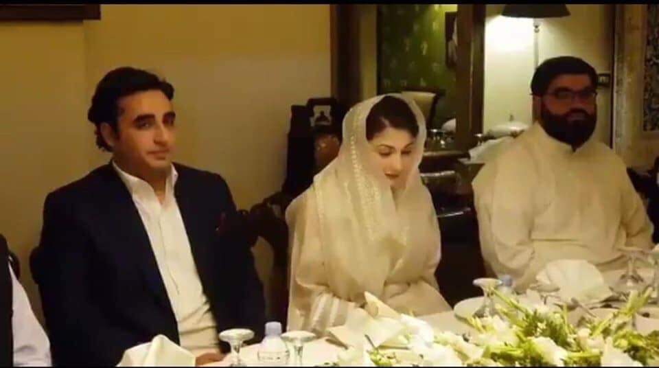akaaaasss's tweet photo. @TalatHussain12 امیر شہر تھک گیا ھے لوٹتے لوٹتے ۔۔۔
اب امیر شہر کے بچے ۔۔شہر کو لوٹیں گے ۔۔۔ https://t.co/fW9jITVmxF