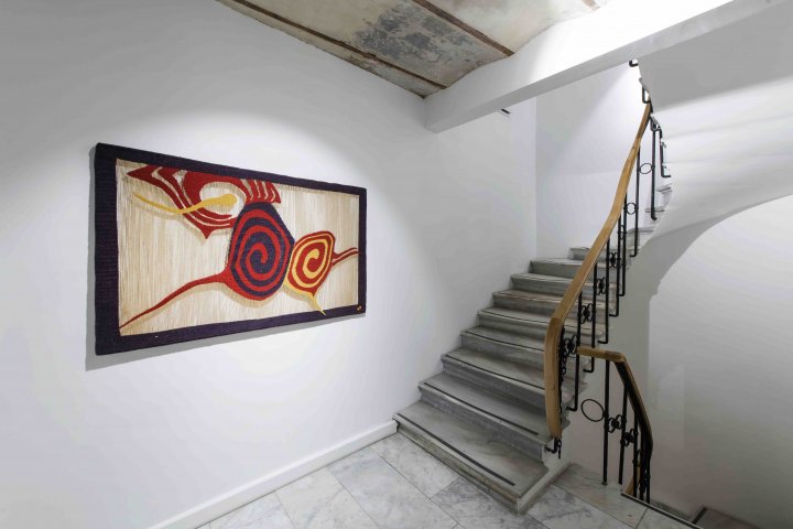 TheTurkishLife's tweet photo. Turkish fine artists bring renewed attention to the traditional but dwindling craft of weaving in show @laudelgallery in #Istanbul through 24 May. My writeup of the 'Tapestry' exhibit for @hyperallergic: https://t.co/tqlWbCF8Hu https://t.co/hTTDUhtIvc