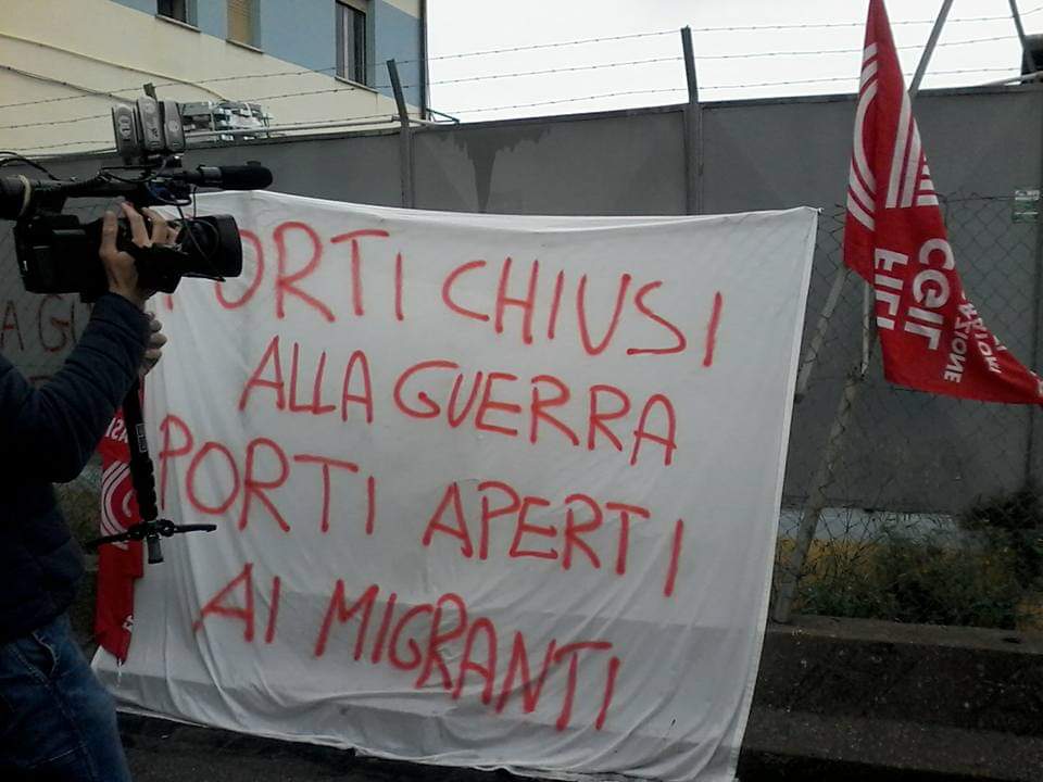 Cgil_Liguria's tweet photo. Porti aperti alle persone, chiusi alla guerra  - #Porto di #Genova 20 maggio 2019 @FiltCgil https://t.co/Uws1Qwm8xb