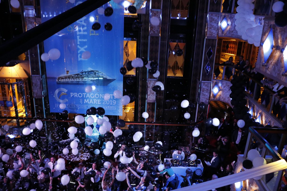 DreamsCosta's tweet photo. su Costa Favolosa si balla
Party con noi” con Quantum XXL flash mob da Costa Smeralda
#ProtagonistidelMare #costafavolosa @Protagonisti19 @CostaCruises https://t.co/zDnFaNHwp6