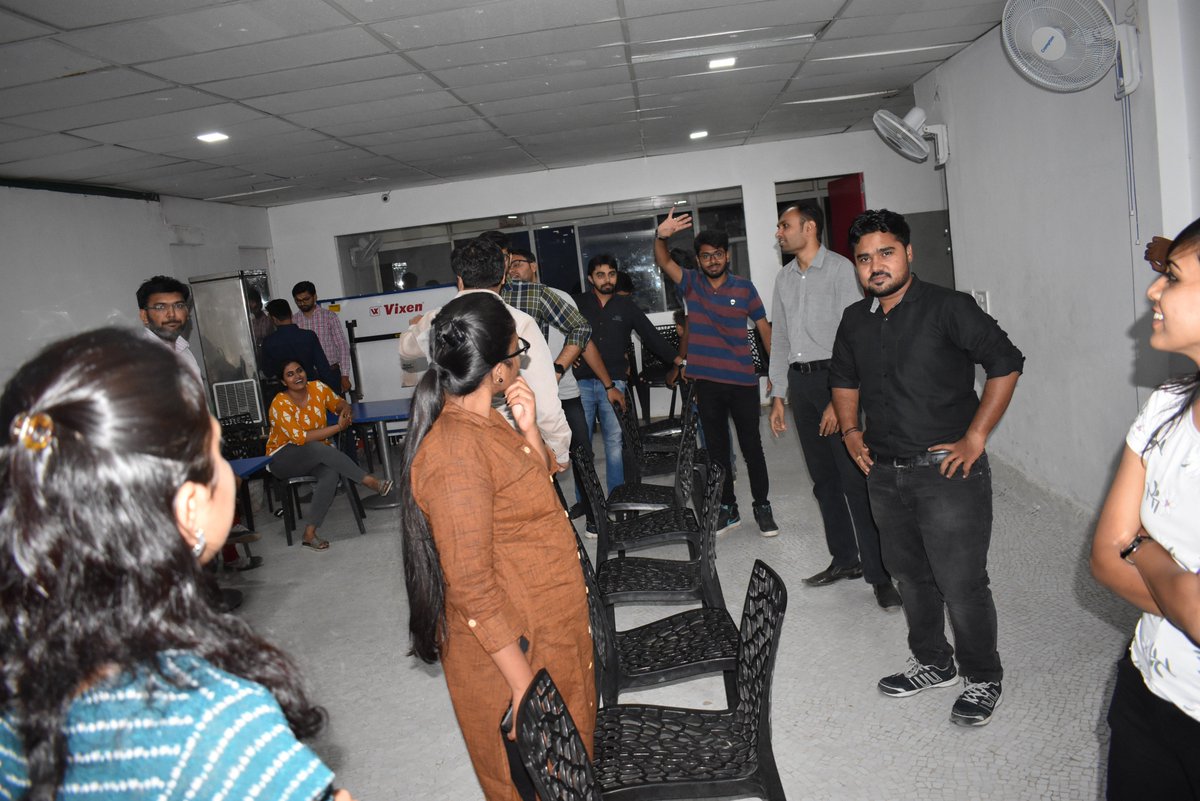 Builderfly's tweet photo. The original #GameofThrones was actually a game of musical chairs! A piece of music for playing that crazy chair game and YES our both the teams (#Zaptech & #Builderfly) also liked music with all the chairs and Guess the Song, Pyramid Making games. https://t.co/vEUEatEWea
