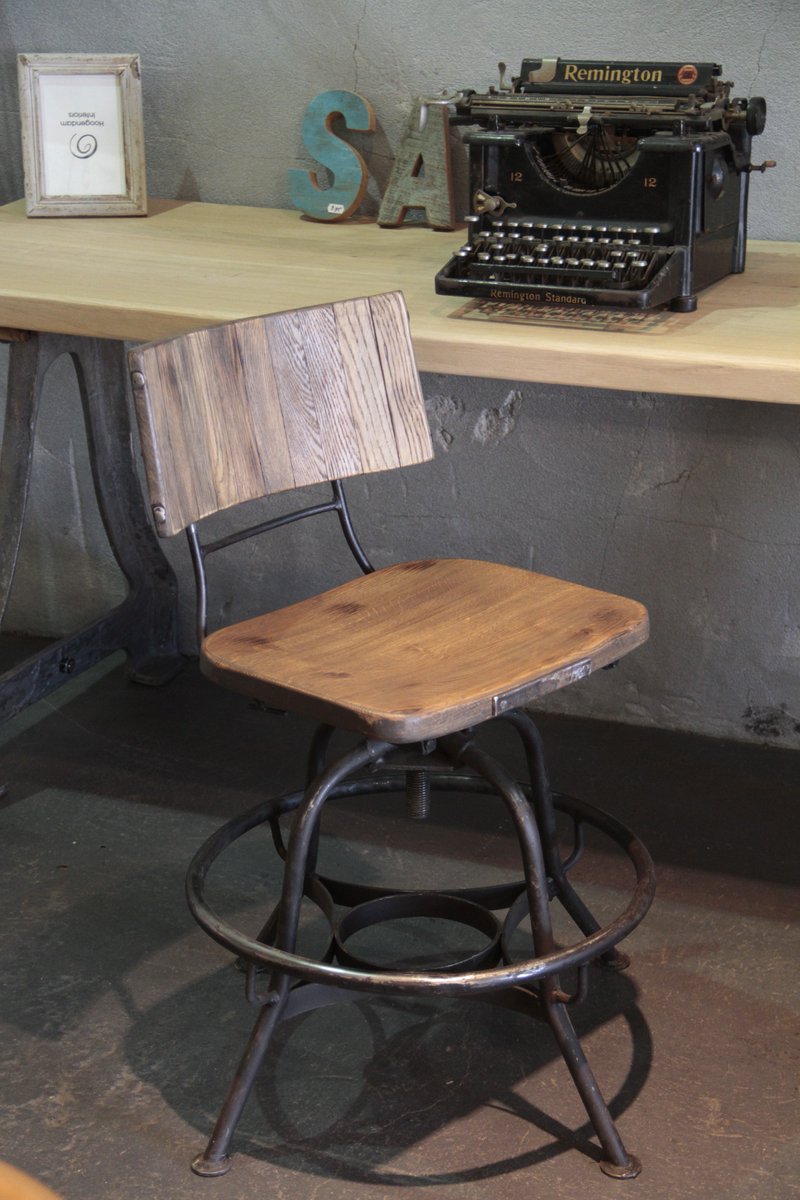 ManufactureMrn's tweet photo. Industrial Chairs with height adjustment.
#industrialfurniture #industrialstyle #chairs #restaurants #loft #pub #hotels #office #handmadedice #handmadegift #oak #meble #stylowemeble #design #designer #architects #dinner https://t.co/Az2b0RfDqT