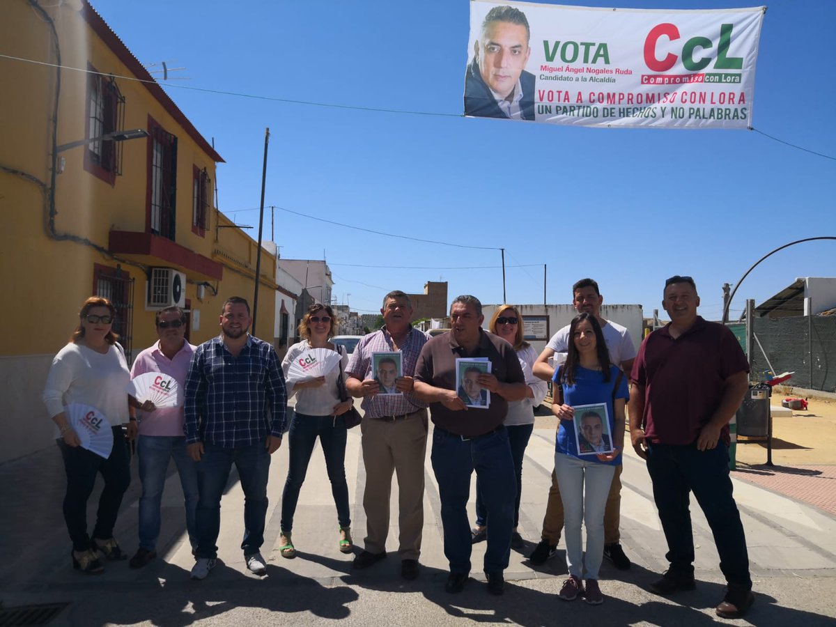 Compromiso_Lora's tweet photo. Seguimos haciendo llegar nuestro programa electoral a todos los vecinos de #LoradelRío, porque nuestra prioridad es estar cerca de ti. #ComprometidosconLora 

❤️💚 https://t.co/kjneJNBAs4