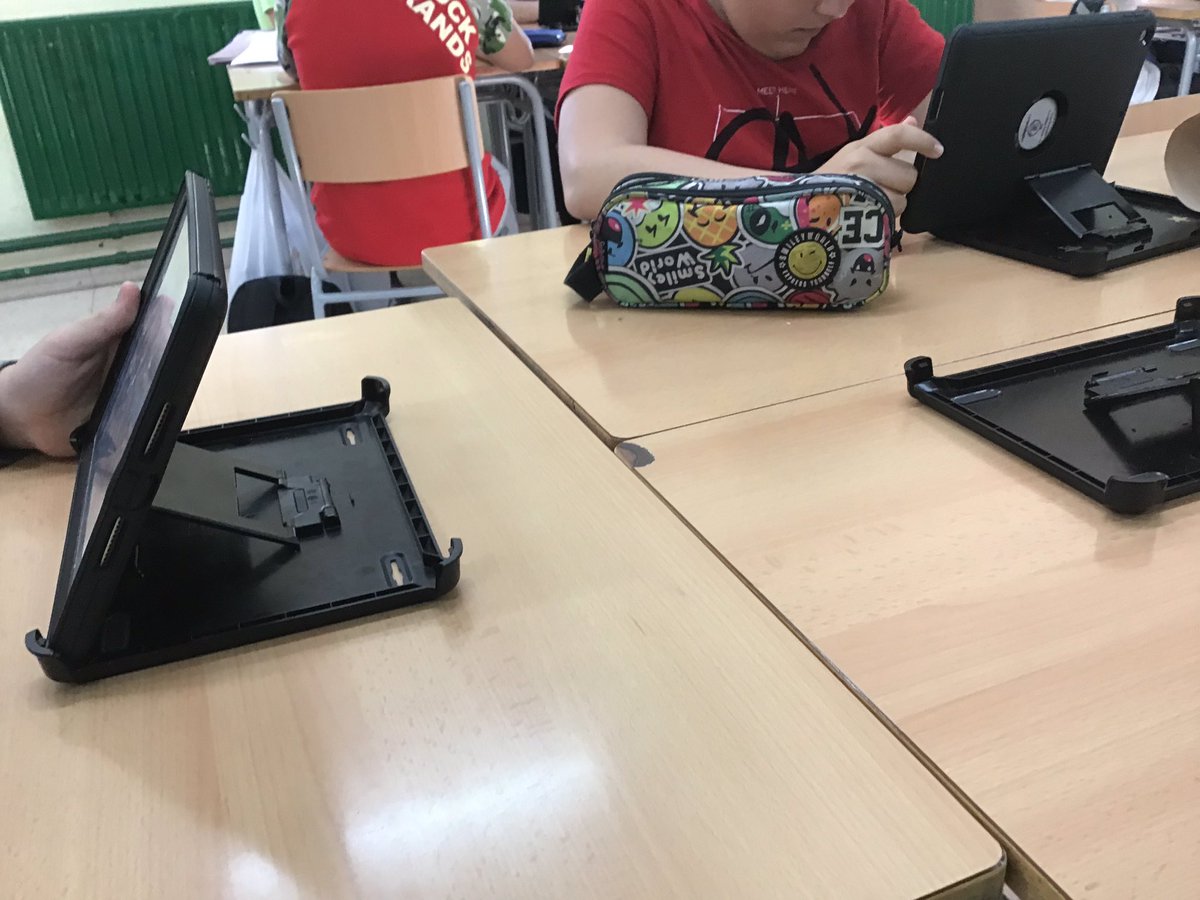 Perduts2's tweet image. 1a clase esta última semana, buscando fotos y haciendo el guion 📄📸#4EI  #mates