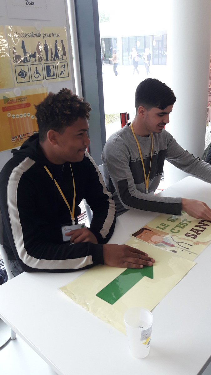 Le #forum de clôture du programme #lycéen « Mon #Projet #ESS » bat son plein à #Lille ! 
Les jeunes sont en pleine présentation de leurs idées à un jury de professionnel.le.s et d'élèves !