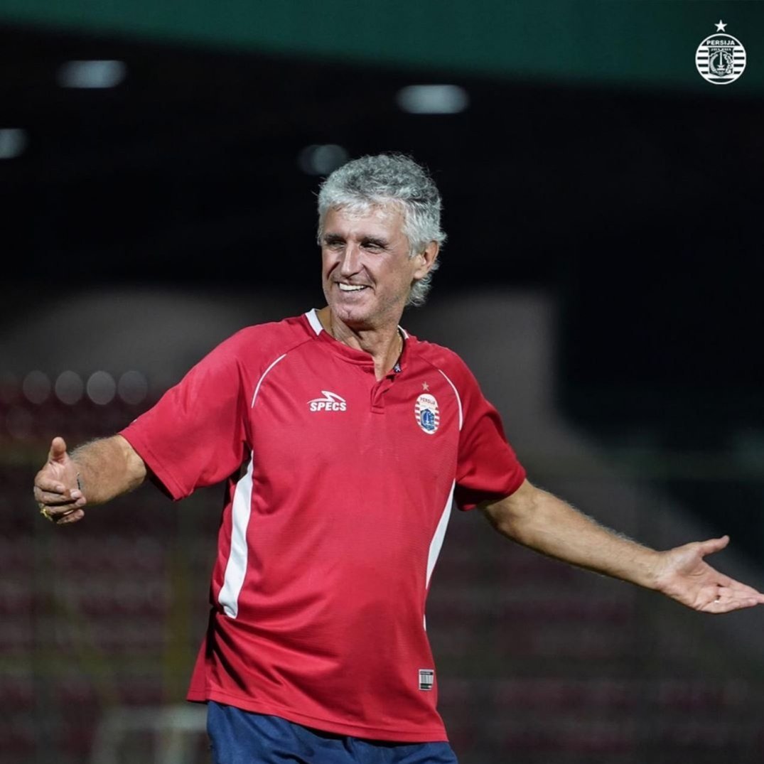 Tunjukan kemampuan terbaikmu coach untuk mempertahankan gelar liga tahun ini bersama <a href="/Persija_Jkt/">Persija Jakarta</a> .
#PersijaDay
#PersijaJakarta
#PersijaSampePuncak