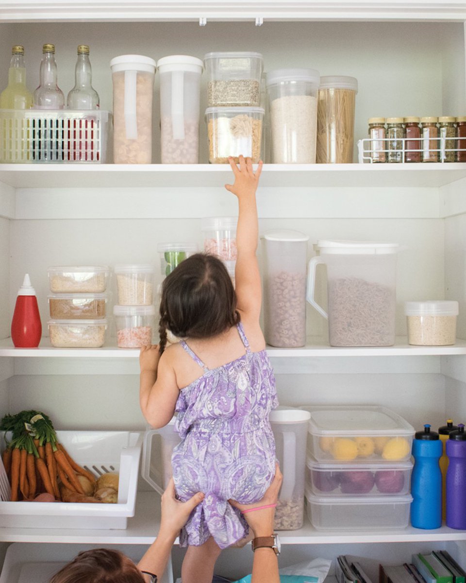 HomeLeisureAU's tweet image. Helping mum in the kitchen! 🙌👧 Our food storage range also helps.
#homeleisureau #organisation #mumhacks #kitchengoals