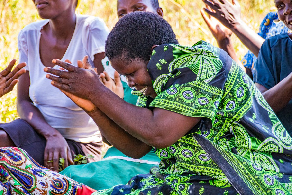 kibogroup's tweet photo. This awesome lady is Matilda, and she is an incredible community leader in Sinde village. She works closely with our Healthy and Safe Kitchens staff to lead and train her neighbors so that everyone in her community has a fuel-efficient stove. Thank you, Matilda! https://t.co/aKBePcmXqG