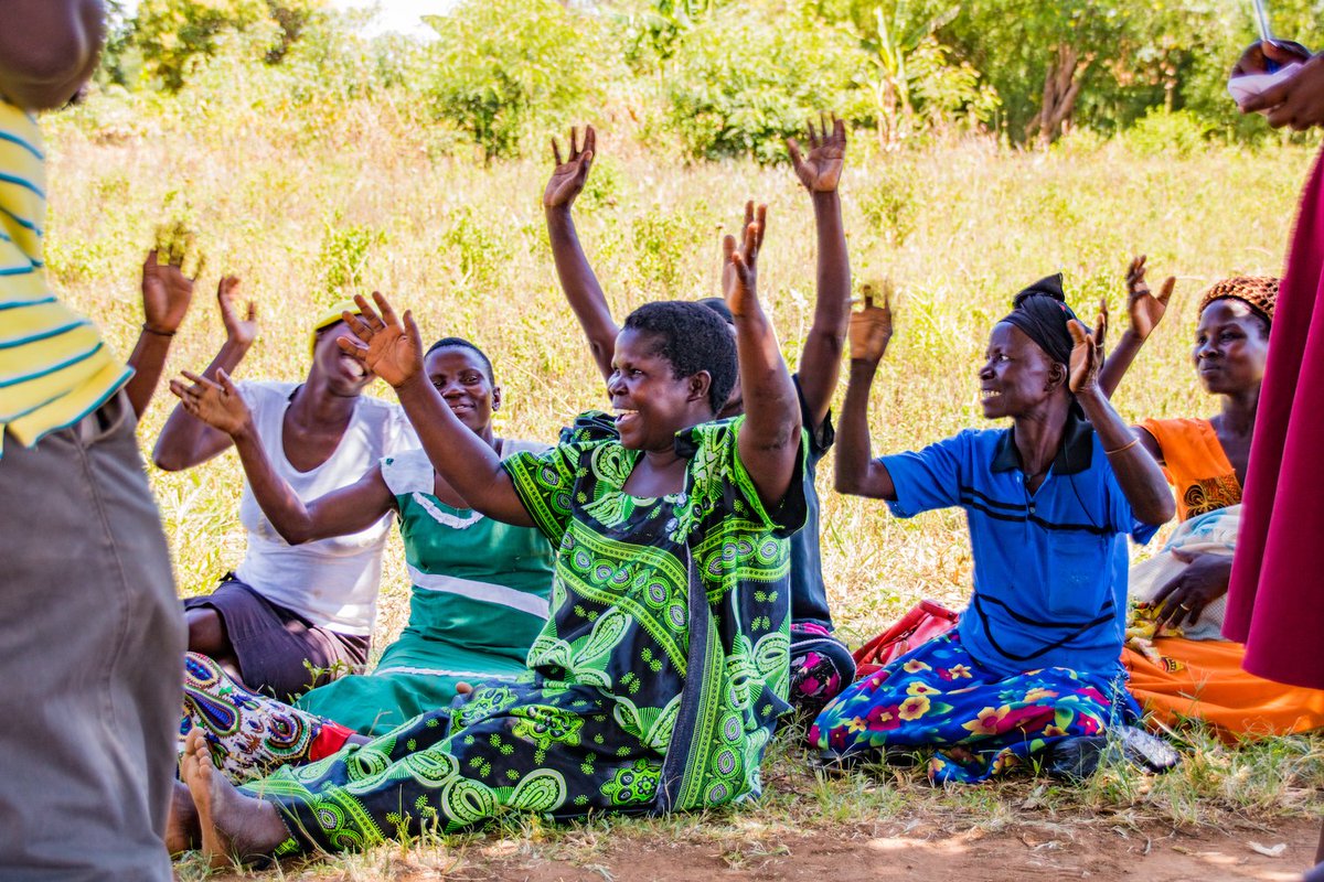 kibogroup's tweet photo. This awesome lady is Matilda, and she is an incredible community leader in Sinde village. She works closely with our Healthy and Safe Kitchens staff to lead and train her neighbors so that everyone in her community has a fuel-efficient stove. Thank you, Matilda! https://t.co/aKBePcmXqG