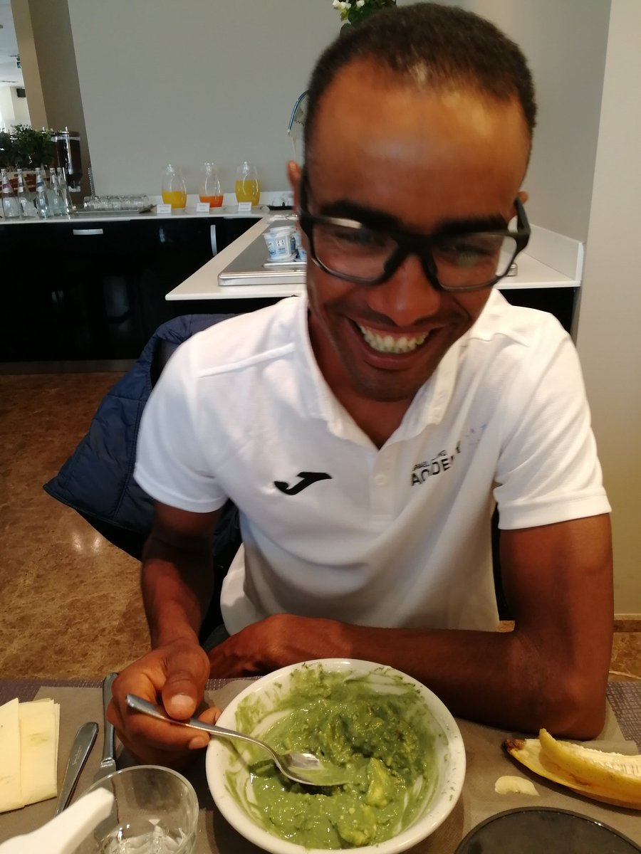 Giro rest day. Awet committed a porridge magic trick. I don't even know what to say really. Speechless. Freeze dried Broccoli and Porridge. Awet you are like picasso, creating recipes that will only be appreciated centuries later. A true revolutionary of the porridge community.