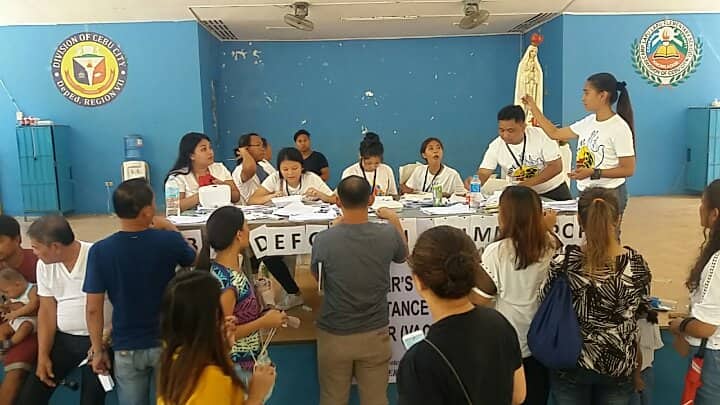 sunstarcebu's tweet photo. LOOK: Personnel of the Voters Assistance Center (VAC) are hard at work helping voters at Camp Lapu-Lapu in Barangay Apas, Cebu City. #phpolls | via Alan Tangcawan https://t.co/Bd2lh9QVZk
