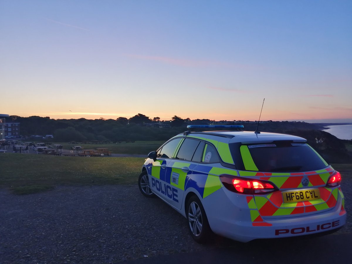 QC2985's tweet image. Another night covering @ChristchurchPol Found a spare moment to watch the sun rise #Nights #Highcliffe #1ToGo