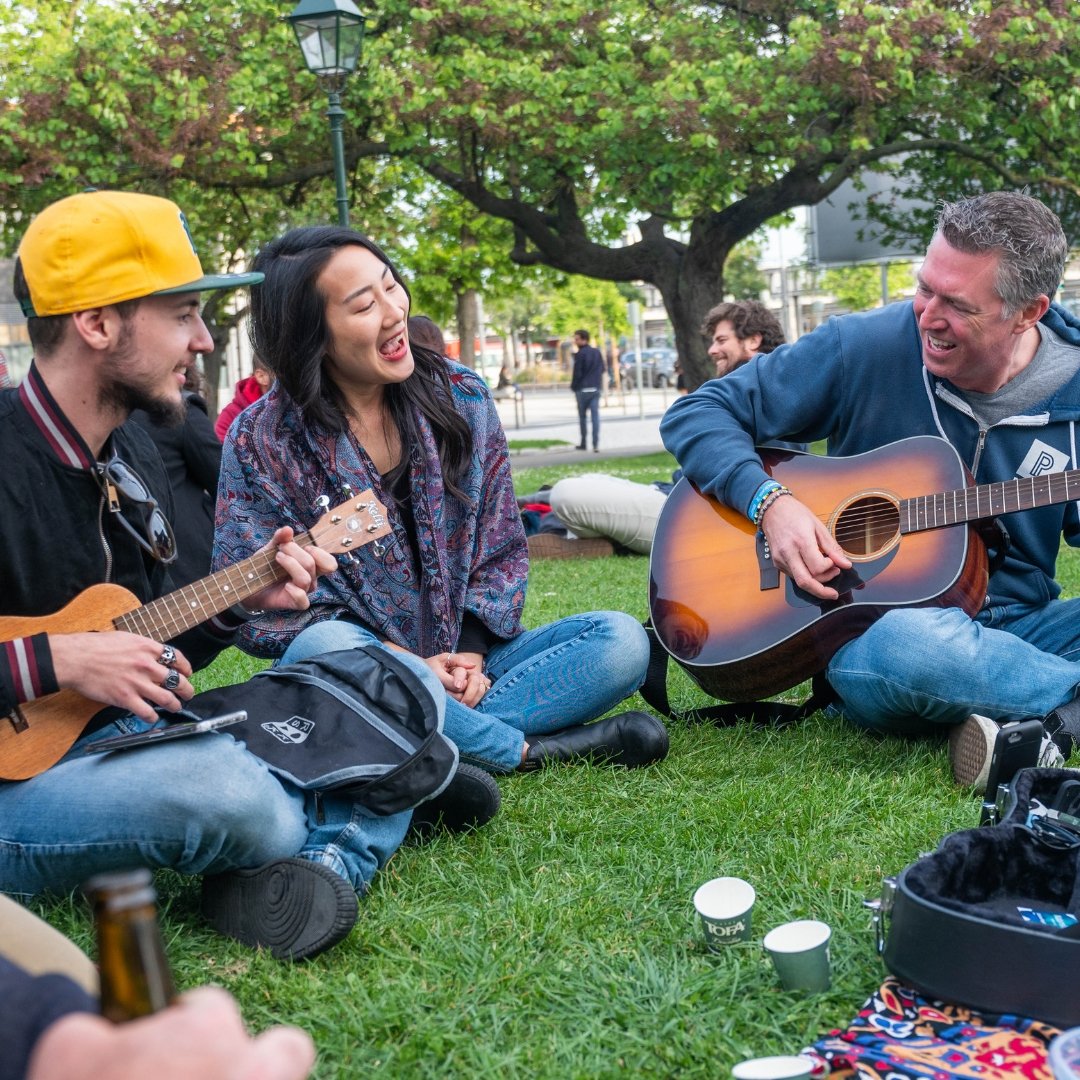 nomadgivingback's tweet photo. We celebrated with an open-mic jam session in the beautiful Jardim D Luis Park. 🎸It was a beautiful afternoon meet-up with live acoustic music, free beer &amp; good company! We talked more about how to support Charity Makeover, @22STARS_com, and @nomadgivingback ✌🏽📷 @mariefillmedia https://t.co/mYaH1TMPlD