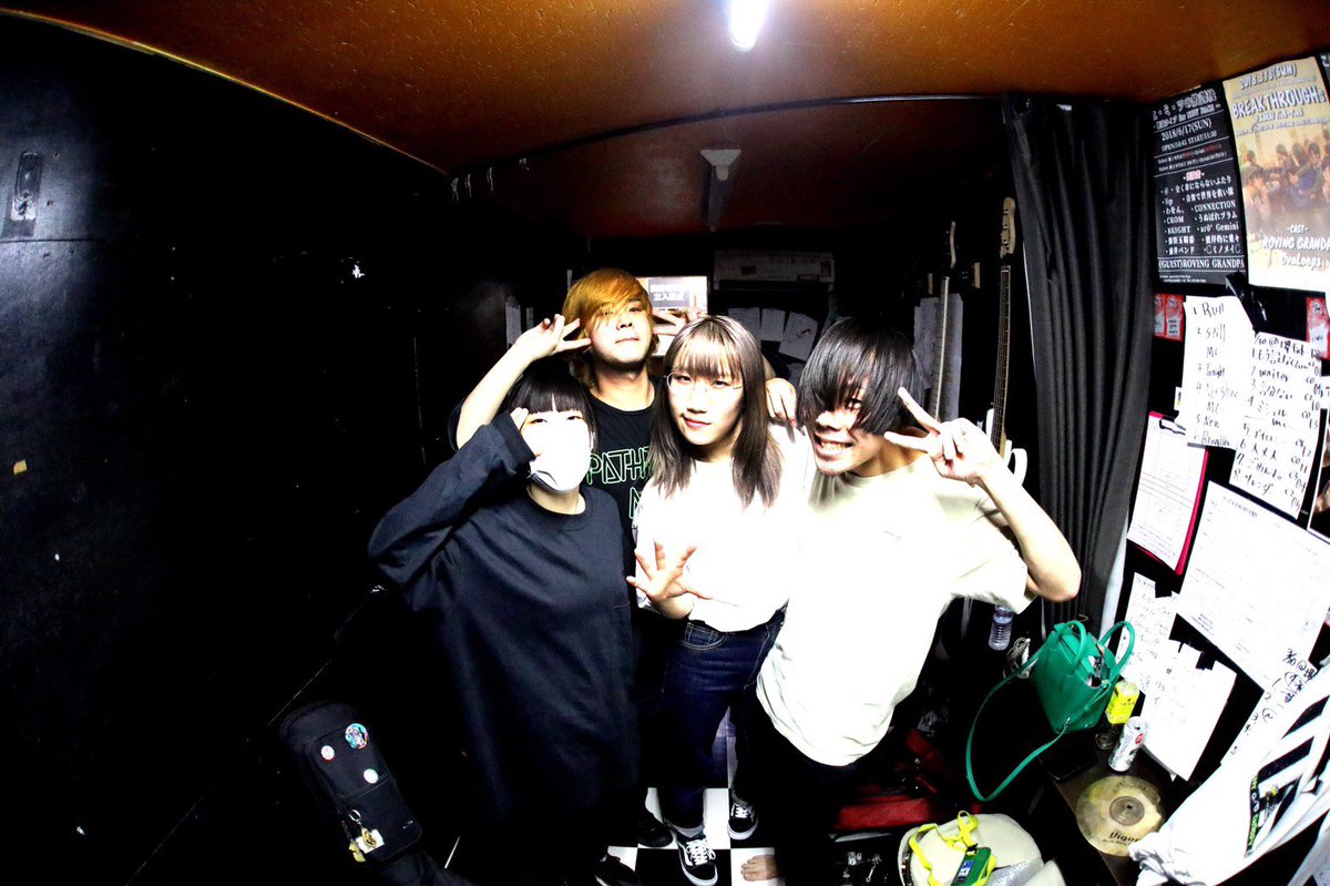 wondergirl_jpn's tweet photo. 「にっしーふみちゃんゆうぴょんのおたんじょうびかい」ex.REPLAYCITYでお祝いしてきました。初めて等身大で歌えた気がする。誰かの為に歌えたこと、出会ってから生まれたことを一緒にお祝いできたこと、側にいれること。大事にしたい人を私はしっかり側で掴んでおく。また来年もお祝いできますように https://t.co/jjqQBYYWD4
