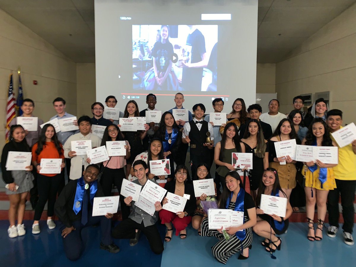 DOHS_KeyClub's tweet image. Thank you to everyone who came to our club banquet this past Thursday! ❤️🖤✨ Congratulations to all the members who achieved a min. of 50 service hours during the 18-19 term! Farewell to all the seniors, especially the senior officers, continue to do service! We’ll miss you. 😥
