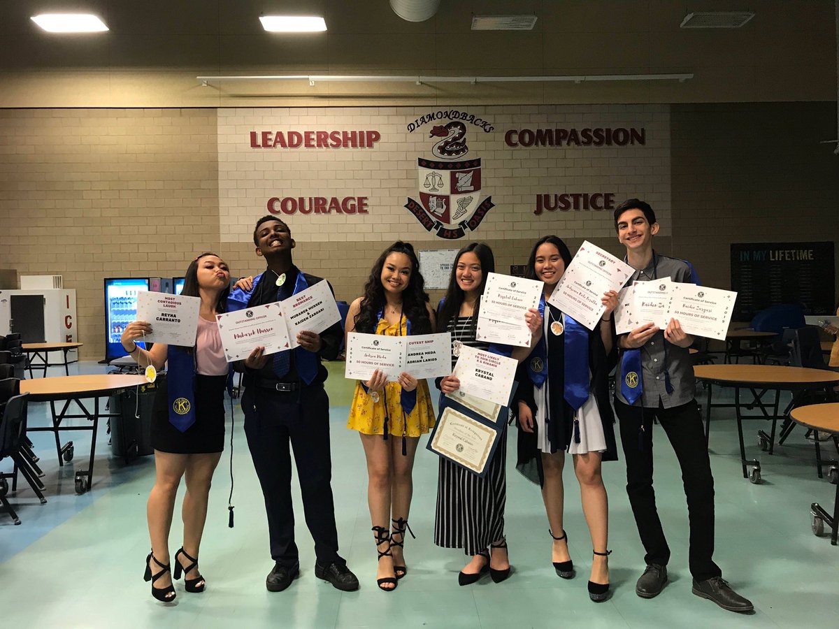 DOHS_KeyClub's tweet image. Thank you to everyone who came to our club banquet this past Thursday! ❤️🖤✨ Congratulations to all the members who achieved a min. of 50 service hours during the 18-19 term! Farewell to all the seniors, especially the senior officers, continue to do service! We’ll miss you. 😥