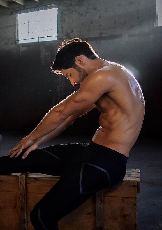 Tom_EllisFans's tweet photo. Repost #arsen_ist IG :
« My #outtakes @MensHealthMag & @tomellis17
Lead 📸@lesliealejandro
2nd 📸 & assist #arsen_ist
Stylist #langy
Photo Assts #arsen_ist #feisimo
Groomer #brigettemyresharpe
Hair #styleswithange
#BTS photos #kaipo81
Personal Trainer #paolomascitti » https://t.co/SnBNdaZzRt