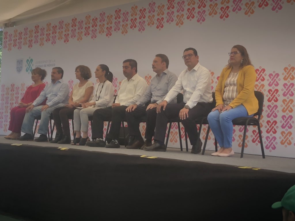 OfeliaAngulo_'s tweet photo. Hoy se presentó el Programa “Educación: El corazón de la política social de la CDMX” en el Parque Tezozomoc. Gracias UNAM, IPN y TecNM por acompañar este evento con actividades en la Feria de la Ciencia. Gracias a todos por asistir. https://t.co/2sq2vOnye9