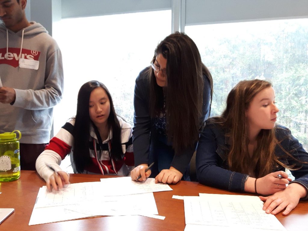 StTSecondary's tweet photo. TITANS at QUEENS UNIVERSITY for Discovery Days! Students were able to explore Epidemiology & become a med student for a day! What a great experience! Thanks NCC & St. Pauls for sharing a bus with us! #exploringpathways @QueensUCanada @CdnMedHallFame @NCC @SPCSSFalcons https://t.co/qhw4t51BDD