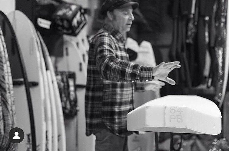 Repost from our friends at @klinikatlv of <a href="/jeffdoclausch/">jeff doc lausch</a> in 2015 giving a lecture about Varial Foam. Doc was the first shaper to work with Varial Foam.  He has such an open mind about ideas and materials.  He had some suggestions, we made some tweaks.  Thanks DOC!
