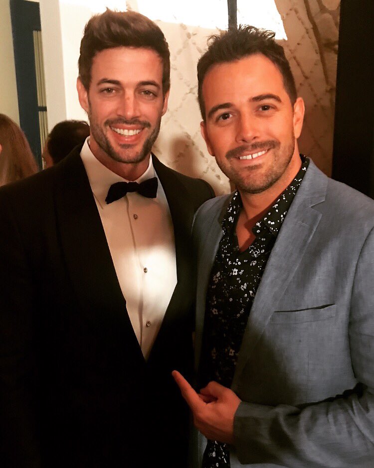 ilaurab's tweet photo. Y por aqui.. por aqui ... @PremiosPLATINO @manedelaparra @willylevy29 Amigos y Guapos !!! @ManelitasEspaa @manelitasVerax #RT @WilliamLevy #mexico #scaret https://t.co/kQSb3HH63w