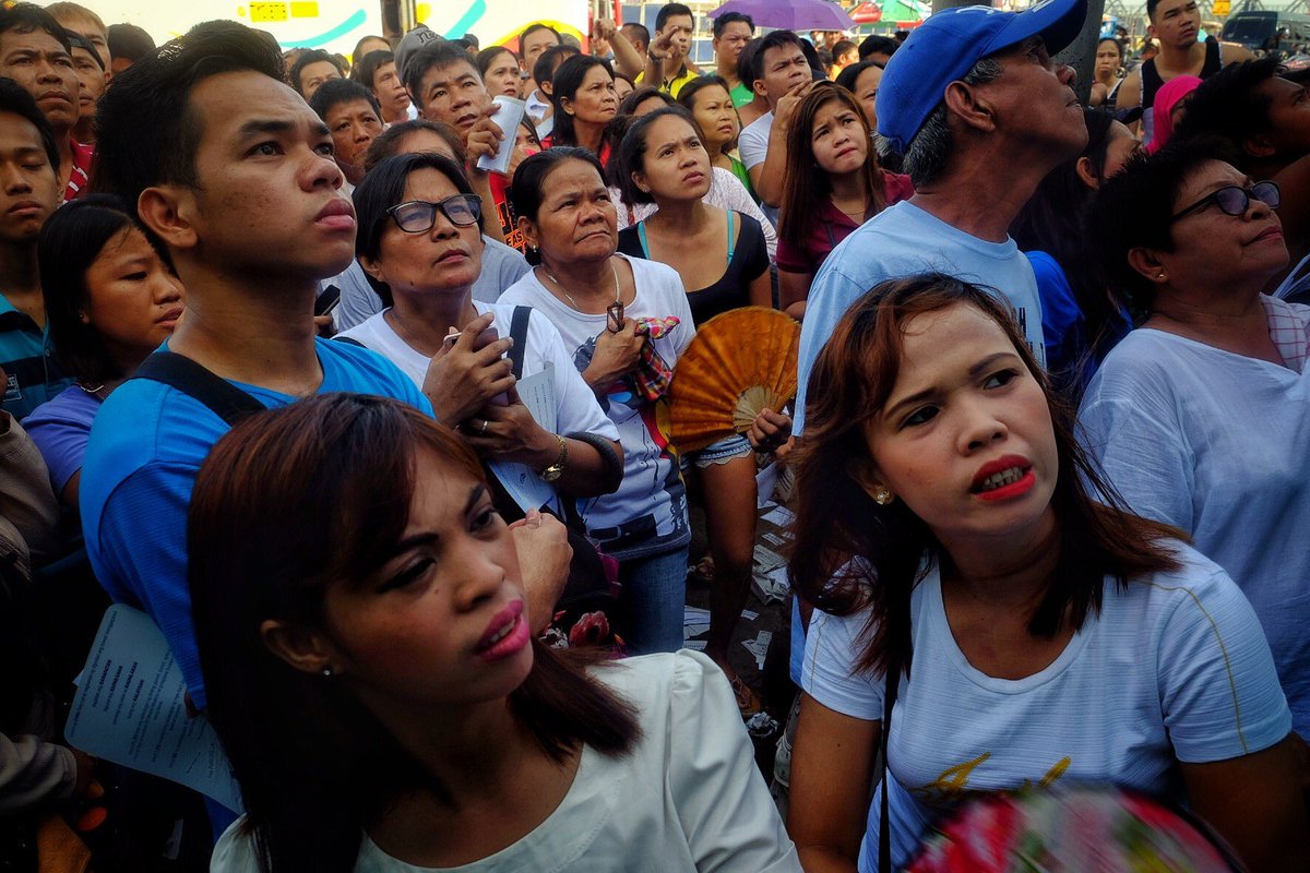 tudlaprod's tweet photo. LOOK: Voters here in Barangay Commonwealth, Quezon City started to search their precinct number inside Commonwealth Elementary School. Barangay Commonwealth has the highest number of registered voters in Quezon City. #PHElection2019 https://t.co/t9eylNWPKZ