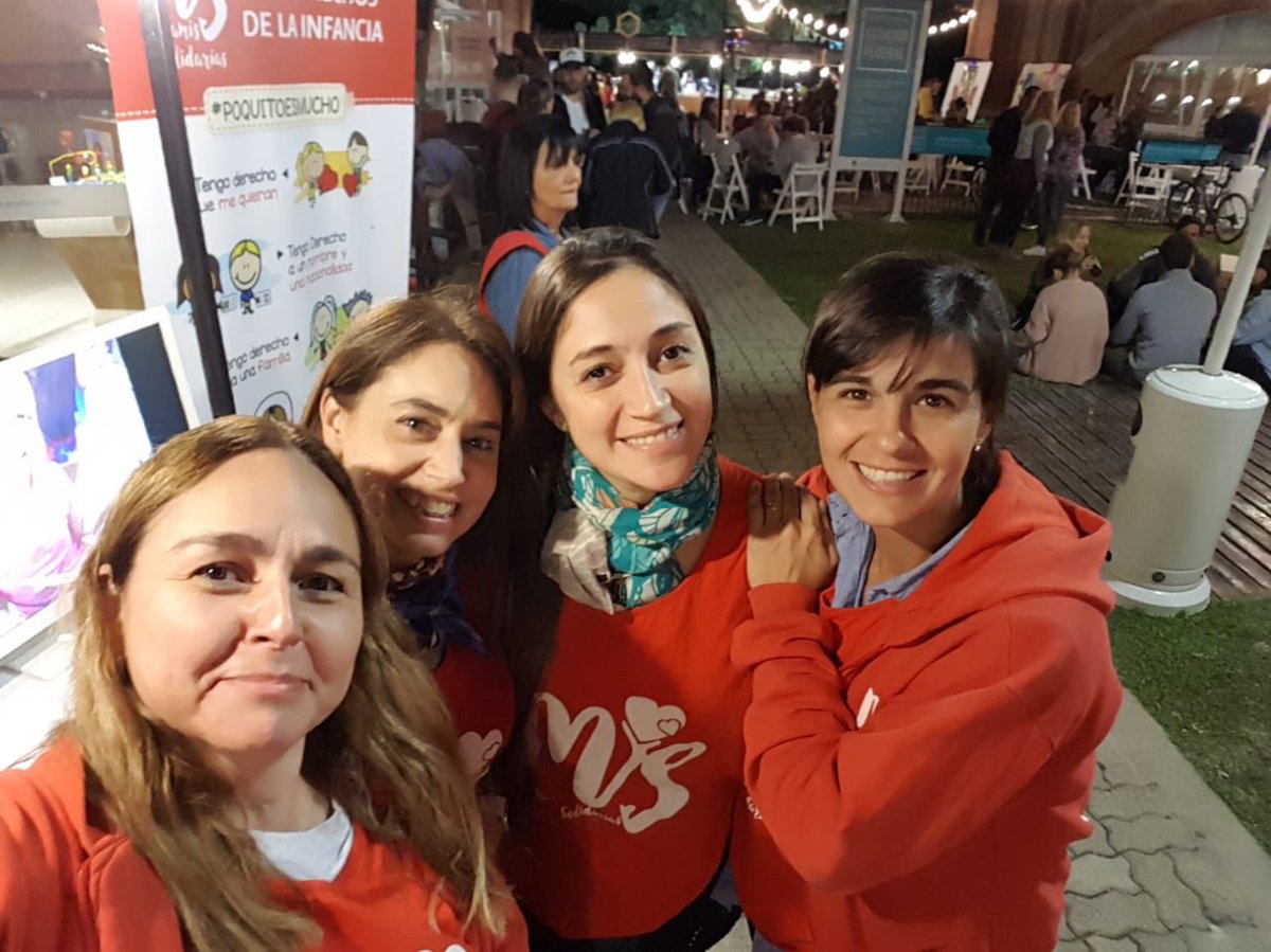 SolidariasMamis's tweet photo. Hasta las 22 estamos en el Festival con Impacto Sofial en #SocialGardenBeePure invitados por #BEEPURE para concientizar sobre una infancia con más oportunidades!!!
#EstacionFederal #Palermo https://t.co/28rNkmmHnI