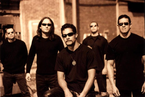 STRATUZ banda de gran importancia dentro del Black Metal como concepto en Vzla quienes han evolucionado desde ese estilo en 1985 hasta llegar a un Death Metal con fuertes tintes góticos manteniendo sus letras y concepto.  Banda indispensable dentro de #MetalExtremoVzlaLaPelicula