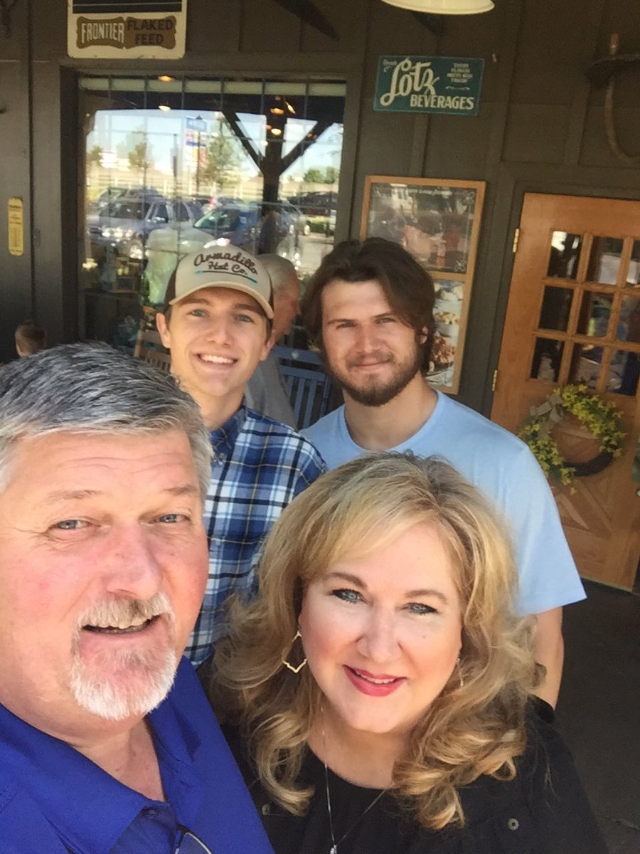 Mom2bcgo's tweet photo. Happy Mother’s Day! 🌺  I’m certainly blessed to be the mother of 2 wonderful sons Blake Williams &amp; Cail Williams.

Thank you family for a wonderful afternoon. 💋 @_cail_w_  @Blake_Hogan_ https://t.co/QufGcZVhL6