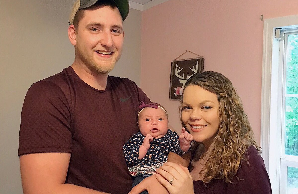 Megan_Braley's tweet photo. God sure blessed me with a perfect family 💕👨‍👩‍👧 https://t.co/tuKLjO0cw1