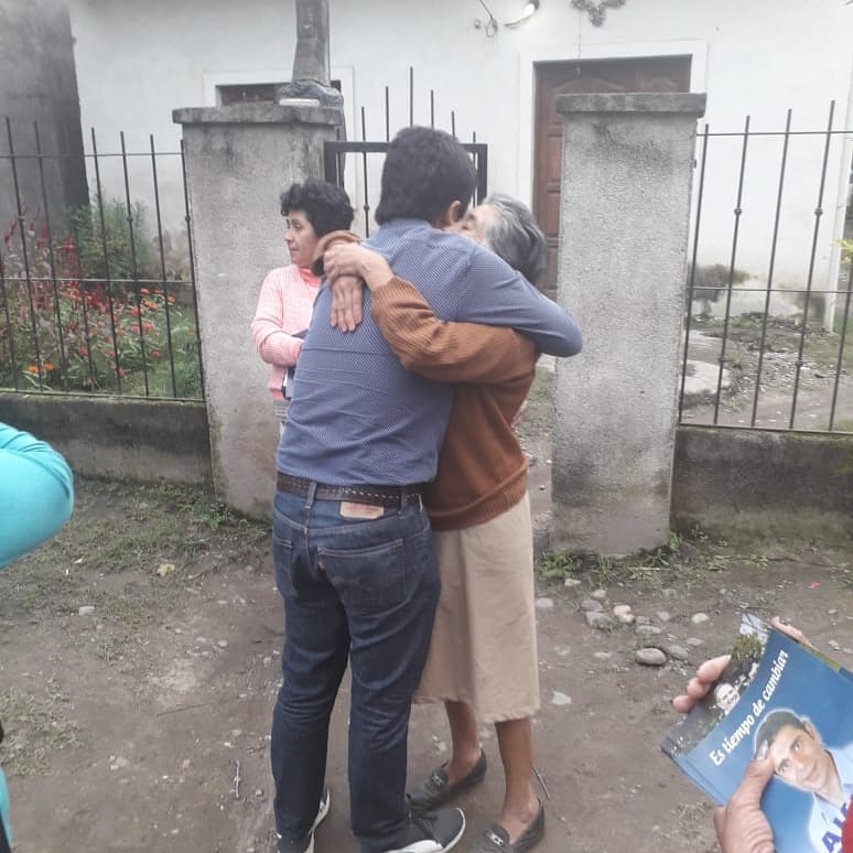 AFloresOK's tweet photo. En Santa Bárbara recorrimos los barrios San Lorenzo, Cristo, Gambarte y Sofía donde dejamos nuestras propuestas  para que junto a los vecinos mejoramos  la infraestructura barrial, seguridad y recuperemos  fuentes laborales.
GRACIAS SANTA  BARBARA!
#HagamosJuntosTucuman https://t.co/qB3dIetrIH