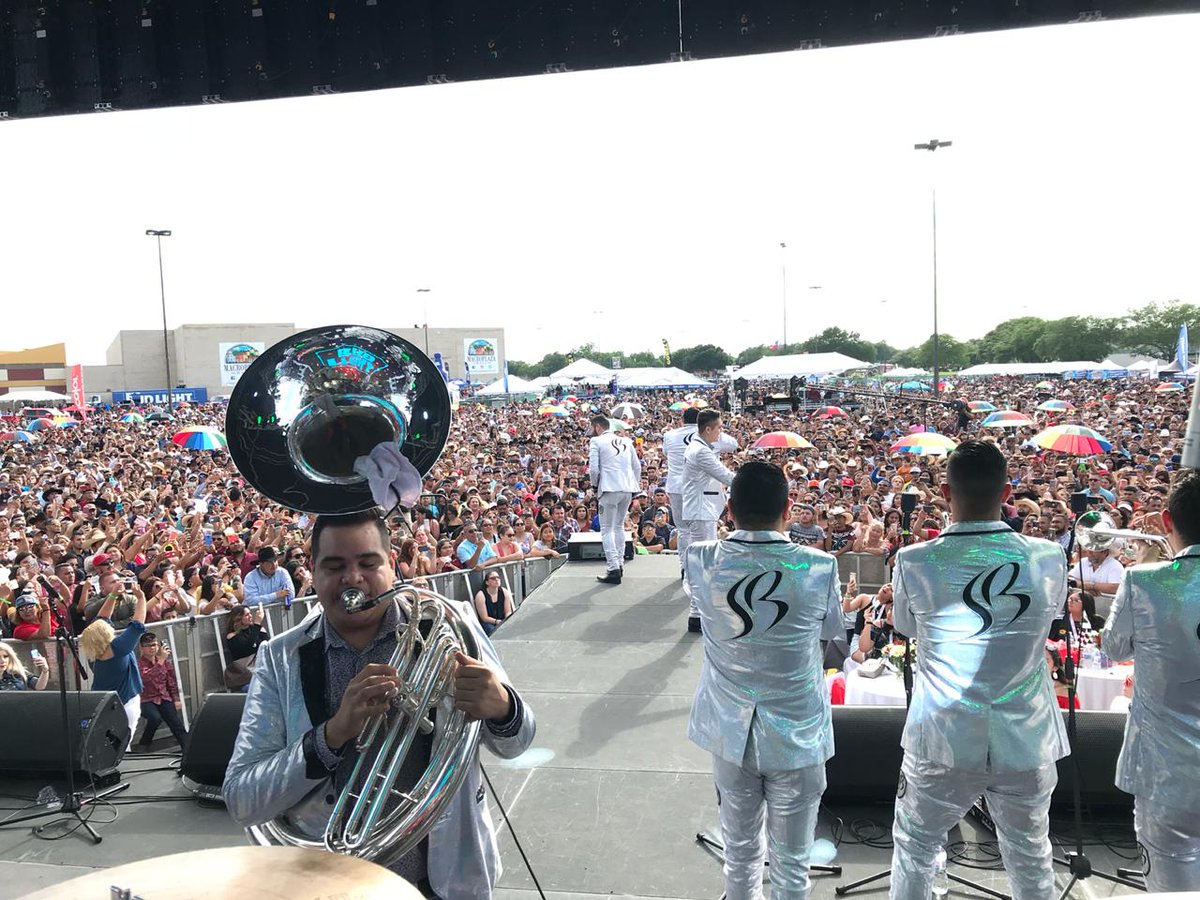 sebastianes's tweet photo. #FestivalHouston #Pasadena #Houston #Texas https://t.co/KrW2Me3CKA