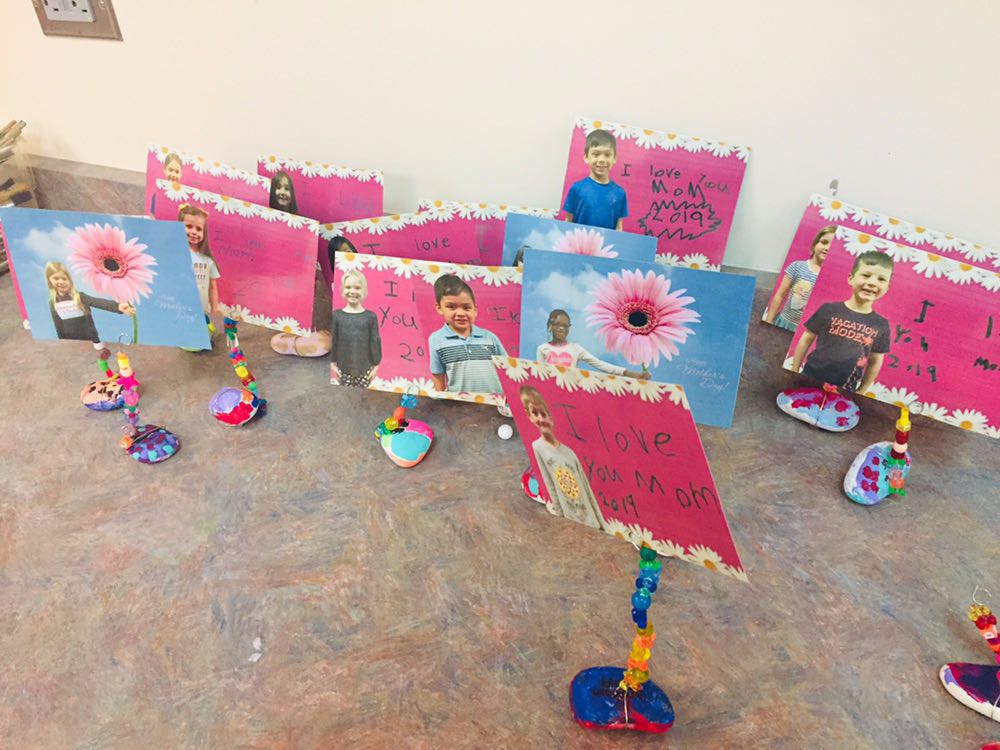 mrsphillippo's tweet photo. These students made some super sweet Mother's Day gifts for their mamas! @DoInkTweets #NPpride #SLPPantherProud https://t.co/Gs4wd6IsoH