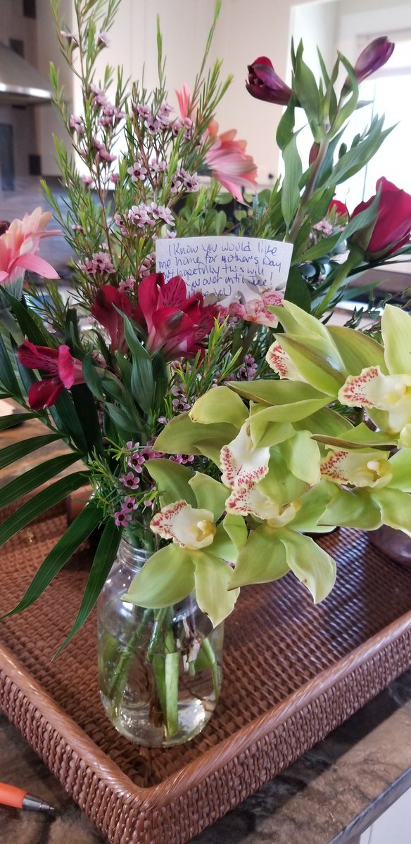 alysonjconnolly's tweet image. One boy sends flowers and the other makes me a delicious brunch. We've raised those boys well @MarkConnollyCBC #MothersDay #Spolied #GratefulMama