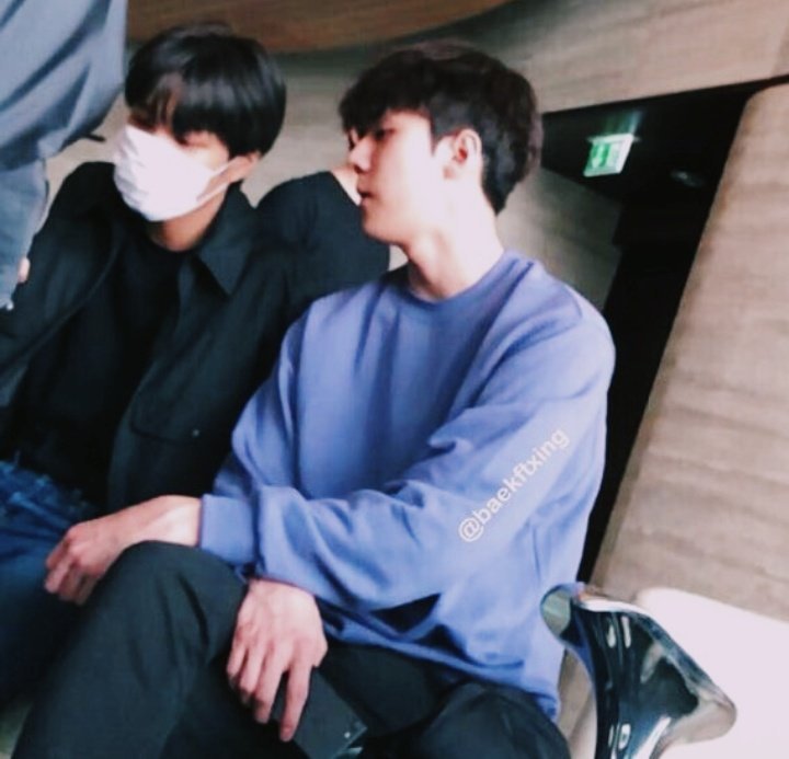 Aunchit1996's tweet photo. เนี่ยแค่จริตการนั่ง การวางมอ การหันหน้าก็รู้แล้วใครมันแสนงอนแสนน้อง ใครเป็นคุณสามี สมกันจริงๆ #นมนุ่มนิ่มกับช็อคโกแลตหวานๆ #ไคฮุน #KAIHUN https://t.co/7LHBKmHbSt