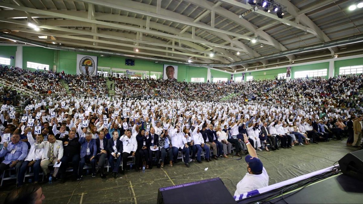JuanSantosRD's tweet photo. En la XXXV Convención Nacional Extraordinaria Salim Ibarra, se demostró con hechos el crecimiento de @miprd. Otra victoria más para nuestro partido, hoy con un cuorum de 76.24% .@MiguelVargasM el Líder indiscutible del PRD. #PRDAvanza #ConvenciónNacionalPRD https://t.co/357yXpTZmi