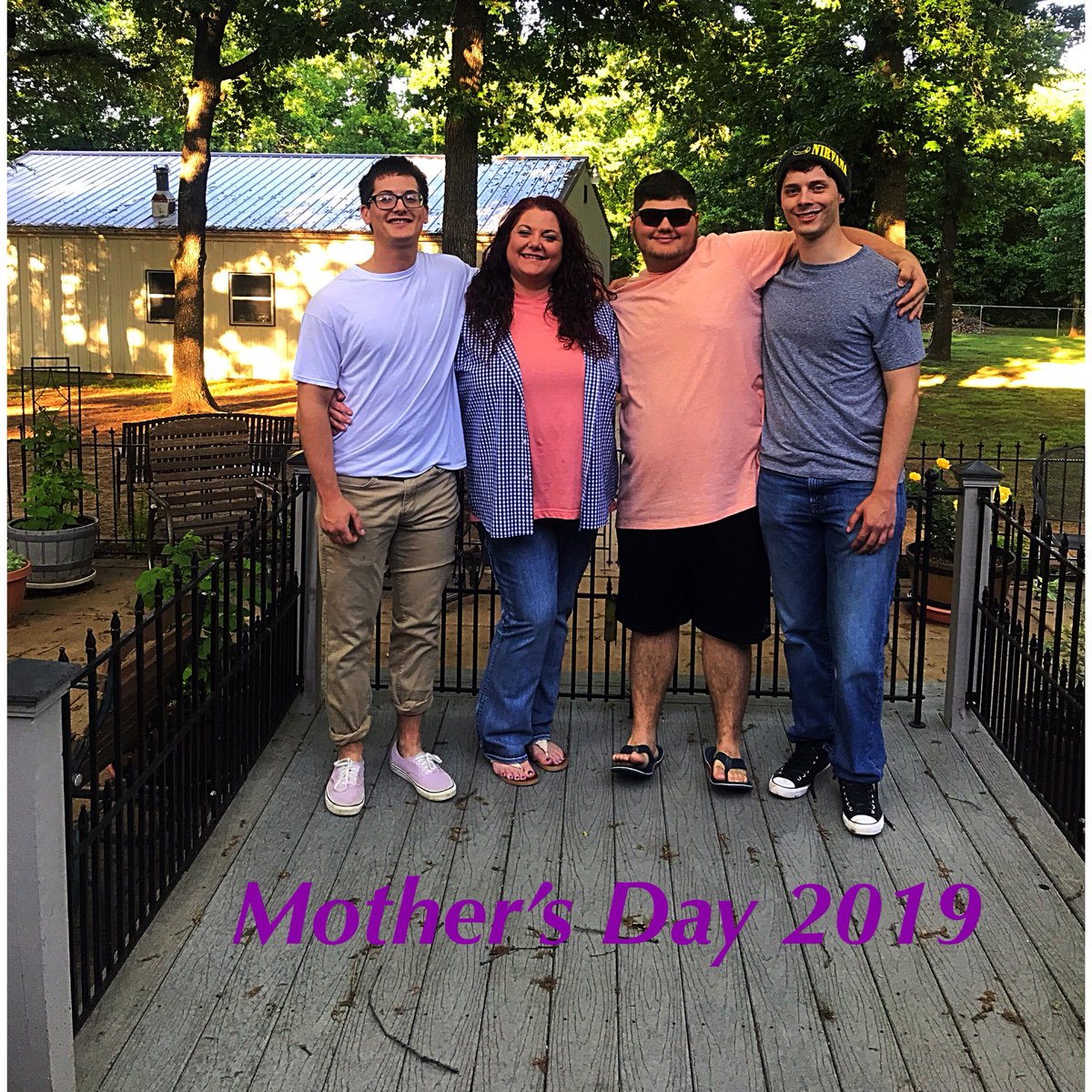vcarson2000's tweet photo. What a great day!  Flowers, cards, good food, txt from my children not here and lots of smiles and laughs!  I love you all! @BaileyMoon7 @RileyChastain @ClaireChassy https://t.co/SMogapUaY6