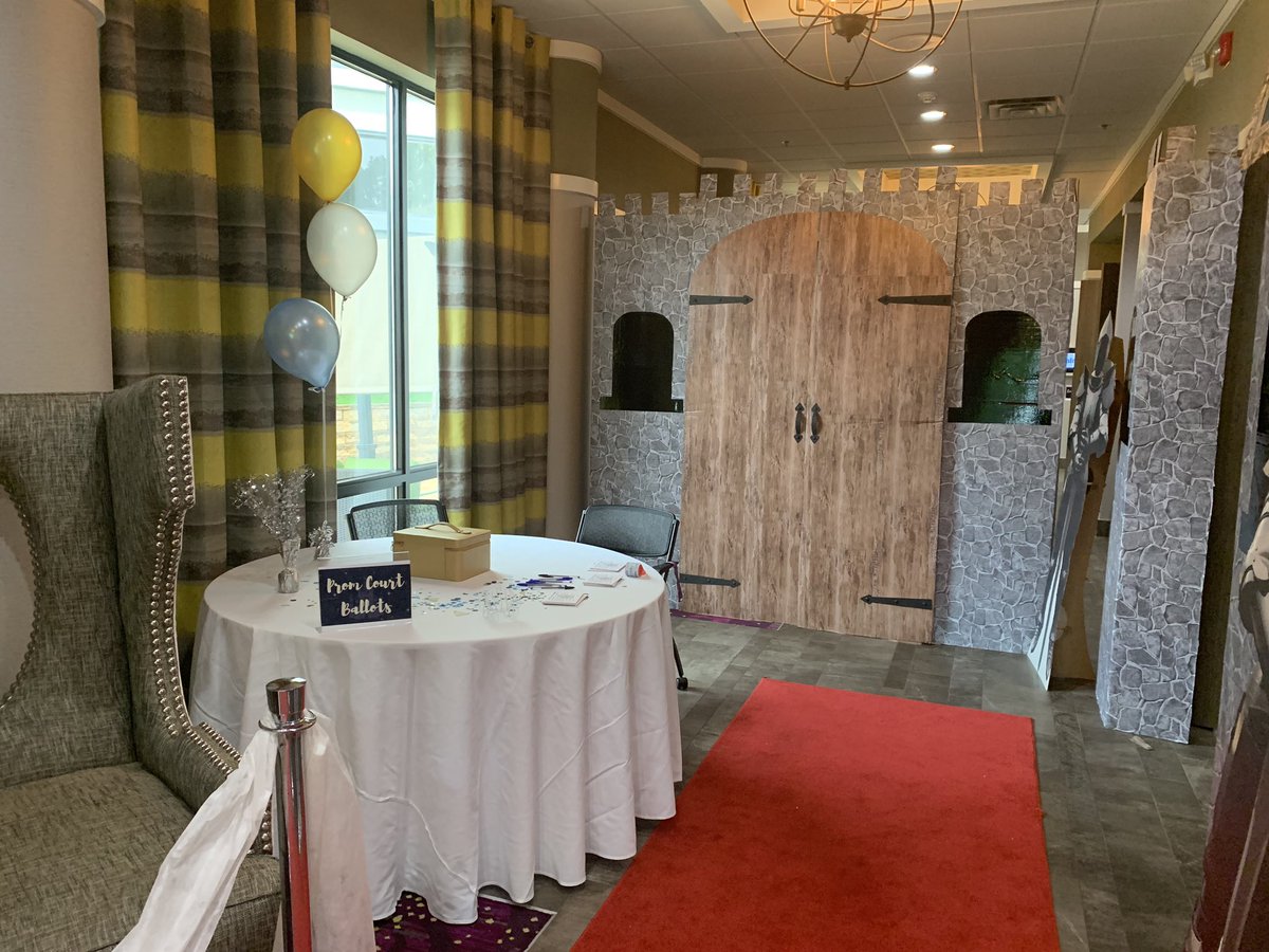 Mrs_Saldiveri's tweet photo. Thank you to the @doubletree for making prom so memorable for our kids! 🏰👑 #OnceUponAProm https://t.co/n0Zhj9blrf