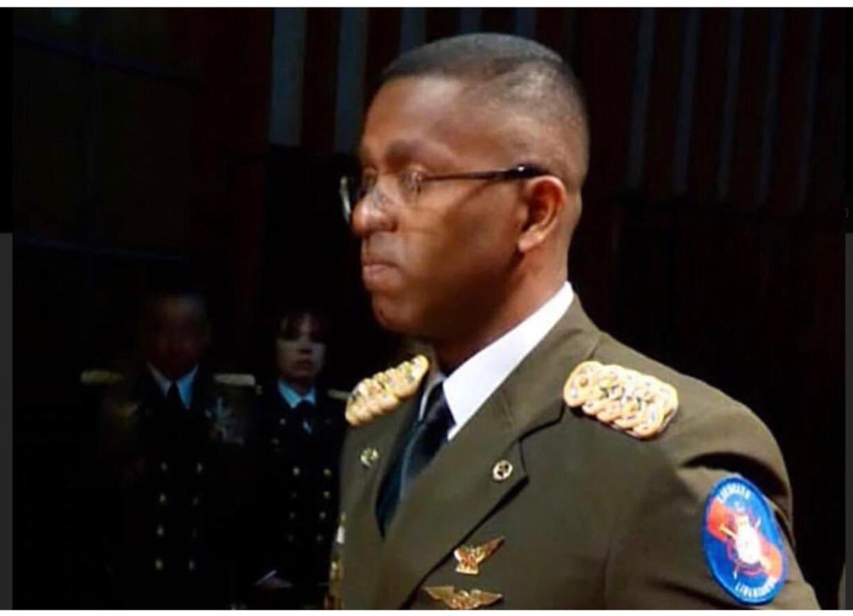 carlosvecchio's tweet photo. El Coronel Hannover Guerrero Mijares es un traidor d la Constitución, d los Dchos Humanos y d la democracia . Desde su posición tortura a los presos políticos militares en DGCIM . Un traidor q humilla su uniforme y atropella a sus compañeros d arma presos https://t.co/nWm5ap32Sv