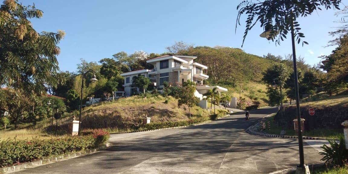 Boredseaman's tweet photo. #SuperGanda 
#Exclusive 
#Private 
#Secured 

Book now at Nasugbu Rainforest Private Resort at an affordable rate of P18,000 per day.  Requires P3,000 Reservation Fee to book. https://t.co/TZZQptCtY6