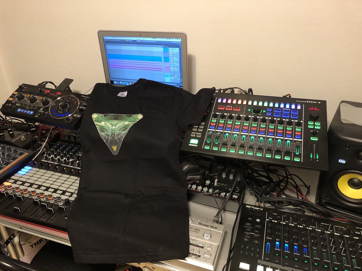 sarufaromeo's tweet photo. ニューデザインの🇳🇱ACIDVIDEO Tシャツ届きました。
#ACIDVIDEO https://t.co/ZXt06fNiqr