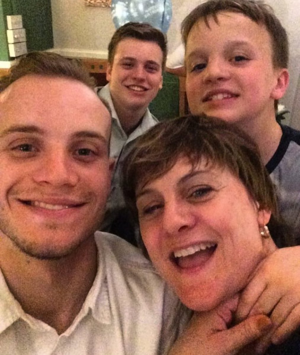 RyanButlerMPC's tweet image. Melhor mãe do mundo ❤️🌹👑 #myqueen #HappyMotherDay