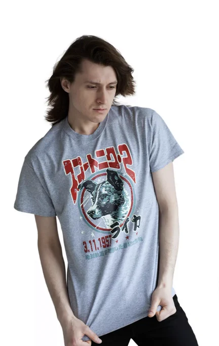 イギリス人が売りさばいてるこのTシャツが、ほしい気がするけど気のせいかも知れなくて寝かせてる 