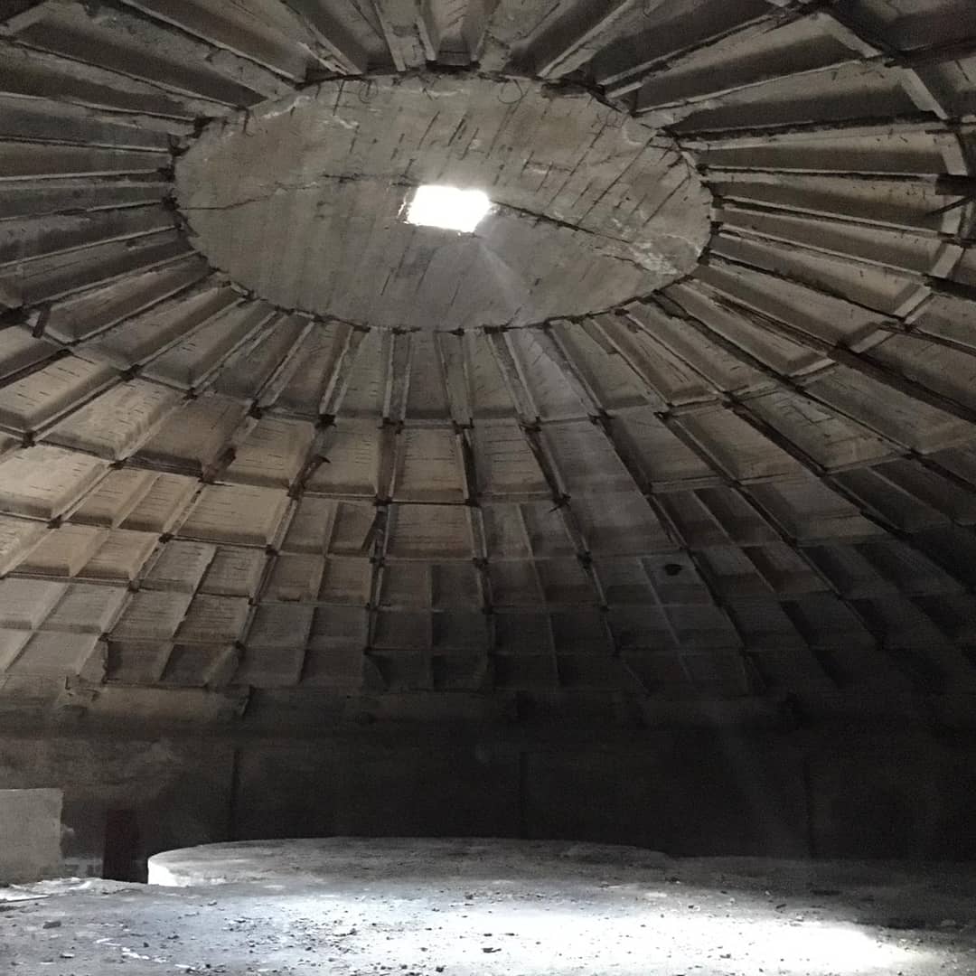 fondagaruzzo's tweet photo. Lorenzo Pingitore è uno dei vincitori del Premio Italia - Georgia di Residenze per l'Arte dell' Istituto Garuzzo. Alla scoperta di Tblisi, un luogo suggestivo come questo ex Museo della Storia già ex Acquedotto. @italyingeorgia #CreativeGeorgia #Camera @FondazioneCRT https://t.co/XcFkOXFIES