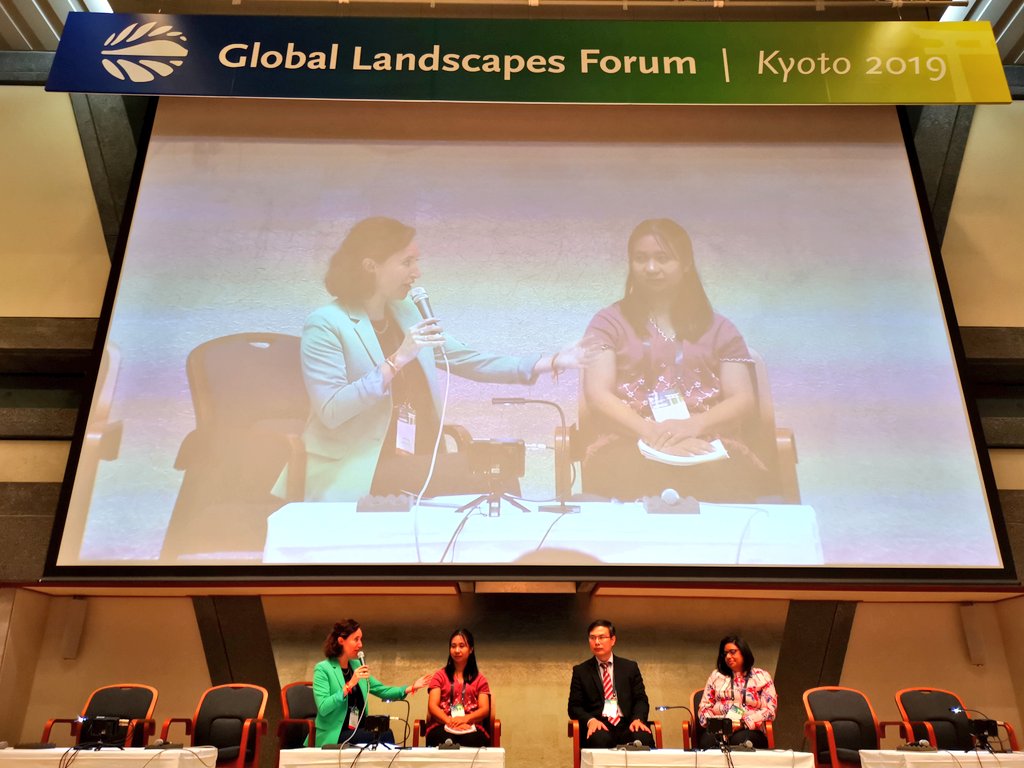 ManiatisDanae's tweet photo. Great discussion about the personal journeys in getting involved with #REDD+ of our panellists from Viet Nam, Malaysia and Myanmar. 
#BetterwithForests #thinklandscape #GLFKyoto2019 https://t.co/3V3yAtDa29